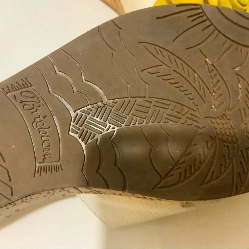 Brighton Helena Women’s Size 9 M  Slide Yellow and White flower leather.